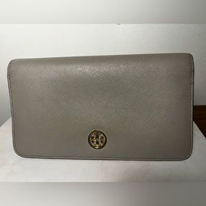 Tory Burch Robinson continental zip wallet 🤍🩶🤍🩶